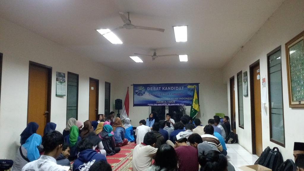 pc_pmiijaktim's tweet photo. Sedang berlangsung debat kandidat Ketua Cabang PC PMII JAKARTA TIMUR https://t.co/Ei07QncV5Y
