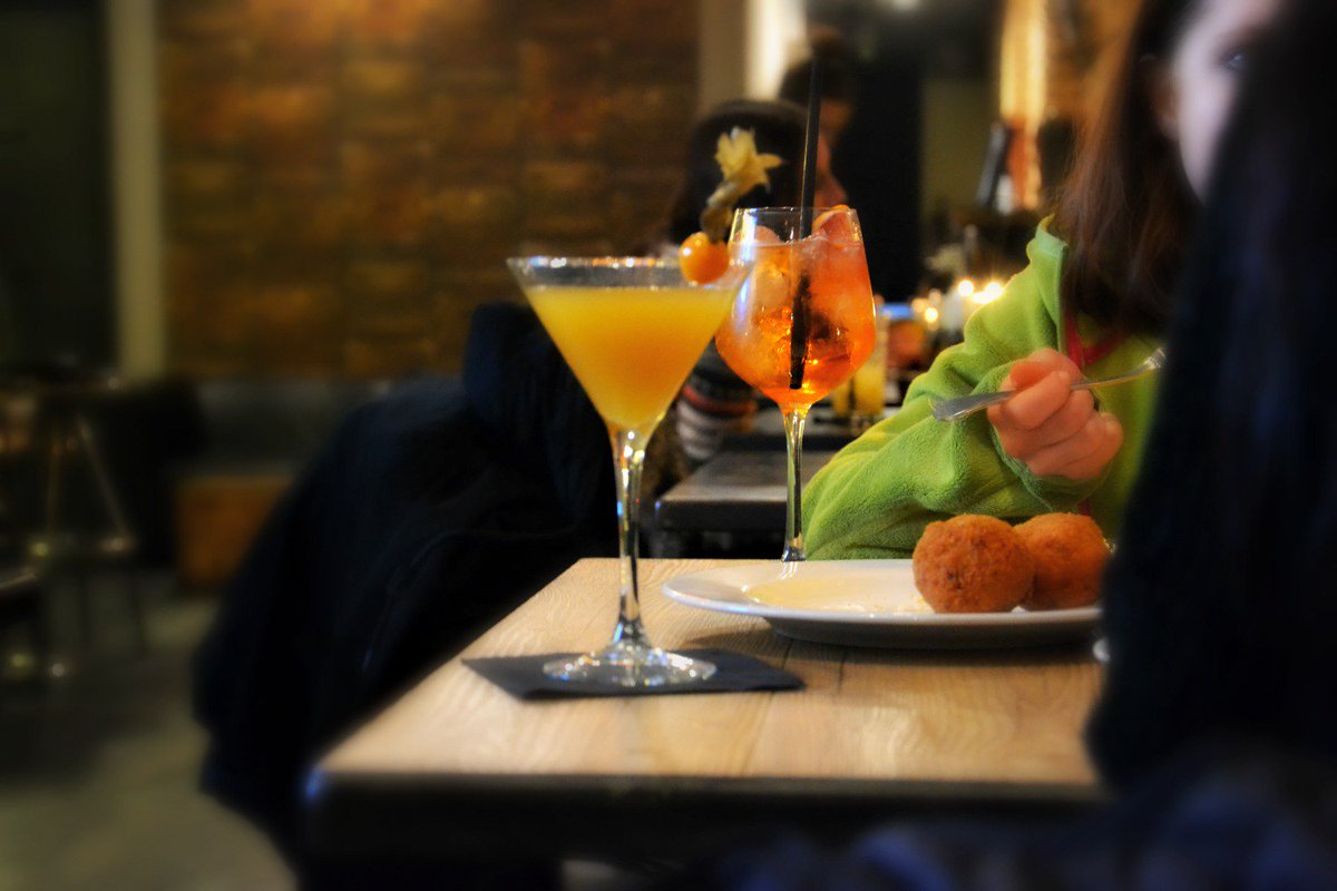 Rec_23's tweet image. Ogni lunedì e martedì l'#aperitivo #rec23 coinvolge stranieri e italiani che vogliono apprendere una nuova lingua. bit.ly/2kFOABa