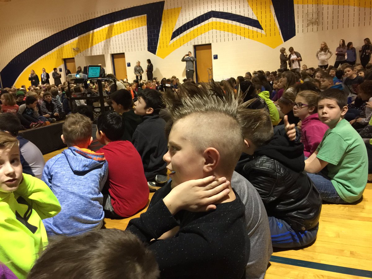 ILove2Teach4th's tweet photo. Heritage Community Meeting...a chance to honor our student champions. Stronger together #heritagelearn #sascompass https://t.co/Xi96T8viMN