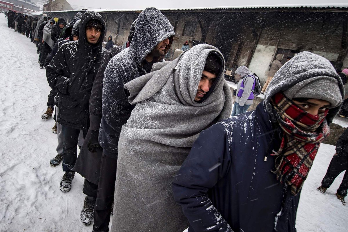MiguelMorenatti's tweet photo. Europa dando lecciones a Trump sobre política migratoria.
Vergüenza nos debería dar...
Belgrado. Photo by Andrej Isakovic/AFP https://t.co/qfqFcbTtr4