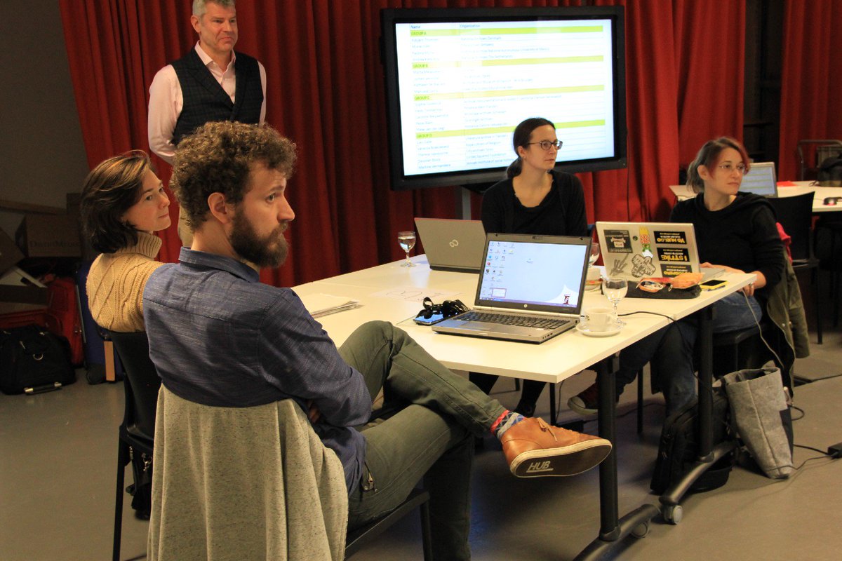 Busy on searching an overarching question for their education resource #winterschool2017 <a href="/faronet/">FARO</a> <a href="/archiefieper/">Stadsarchief Ieper</a> <a href="/The_History_Man/">Andrew Payne</a>