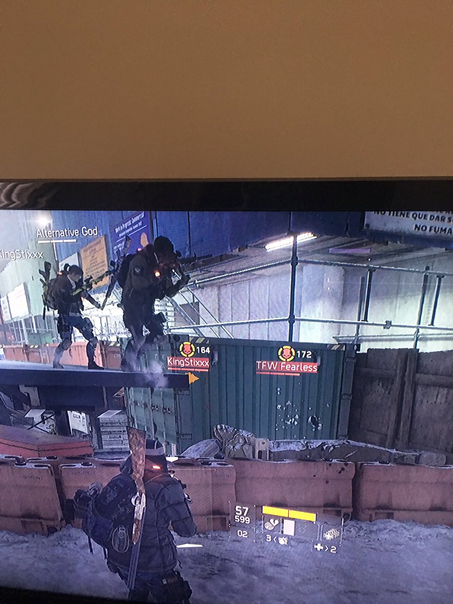 Killacash456Jr's tweet photo. @yannickbch @hamishbode even on console people glitch threw walls in #dz https://t.co/PAYXfhteLk