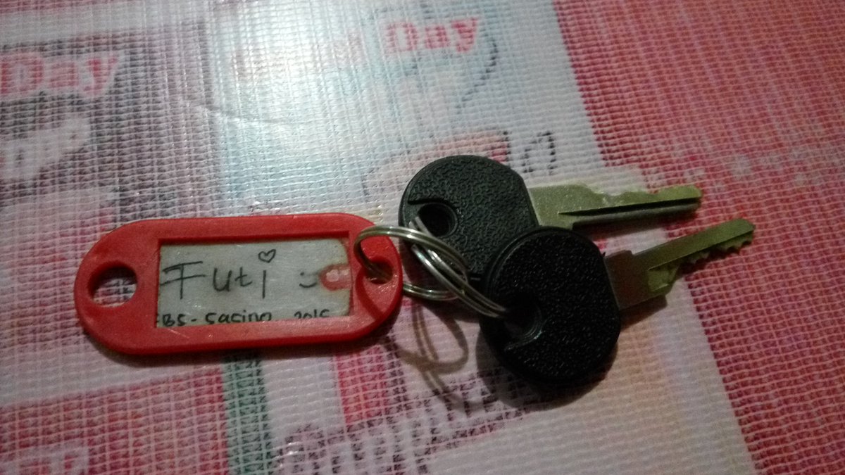 yg merasa khilangan kunci mhasiswa uny sastra inggris 2015 bisa diambil di burjo panghegar kuningan. #uny #kehilangan #sasing #kaburkanginan