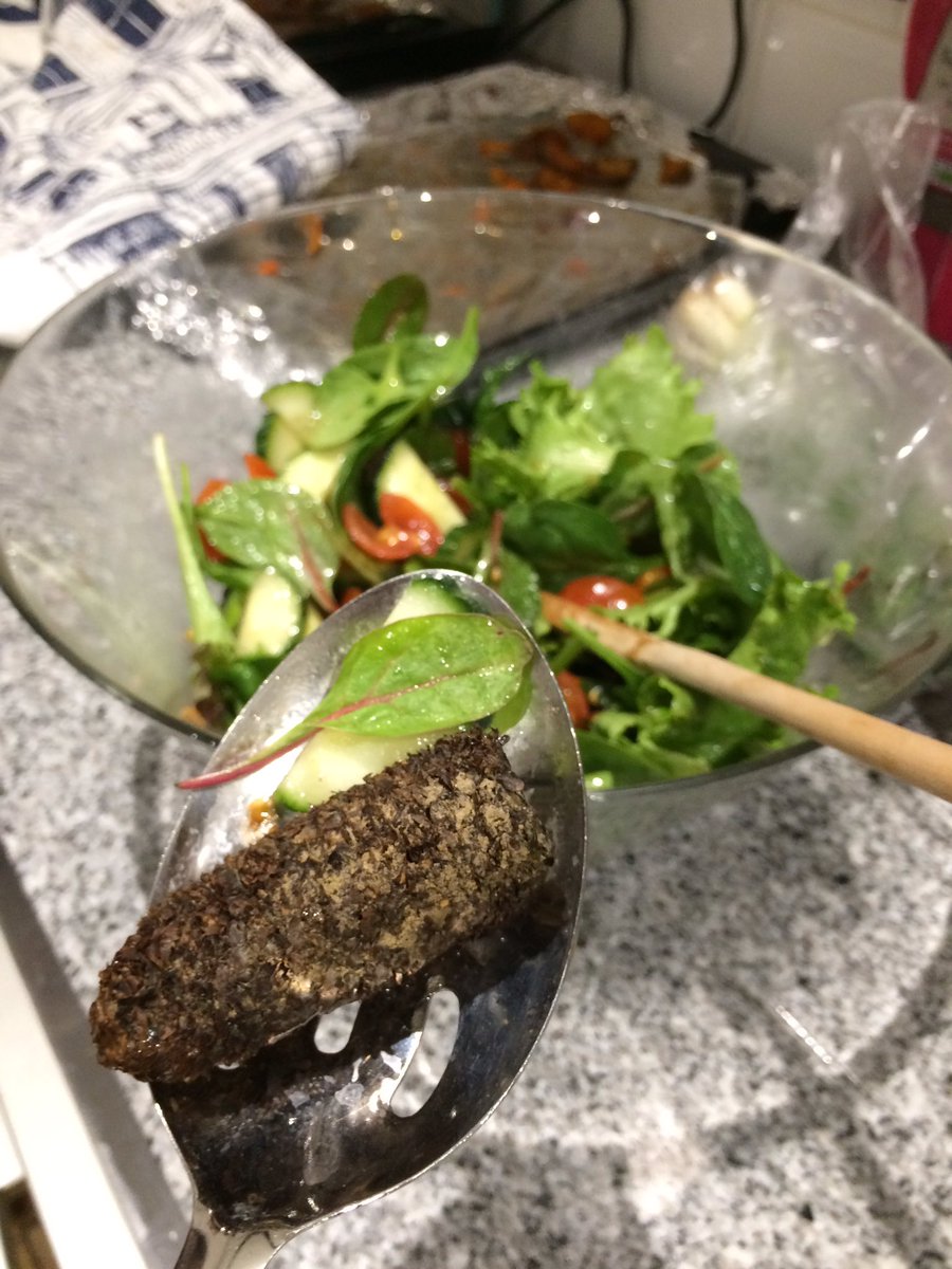 GeeeLewis's tweet photo. What the bloody hell is this @waitrose found this in my bag of salad at lunchtime?!? https://t.co/GXDGWy8z7s