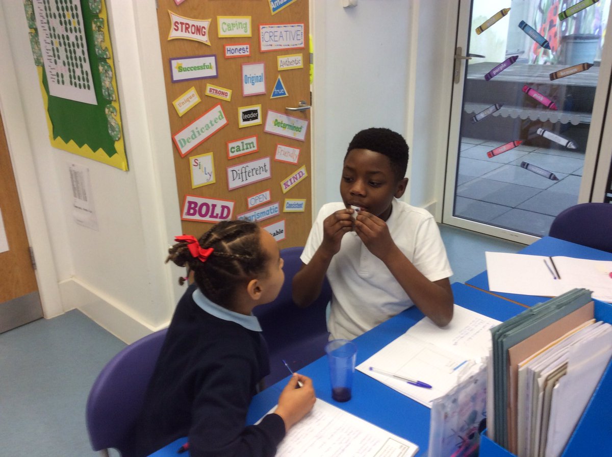 stmarysrcmidd's tweet image. 6G investigating whether they were super tasters or not. #bbcscience #terrificscientific @UoMSEERIH