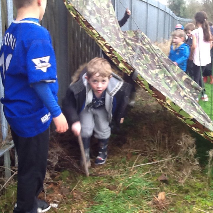 PFPSMissB's tweet photo. We are building dens! Reception have come to explore @PFPSMissW @PFPSMrsWhit https://t.co/db2HdlxvHK