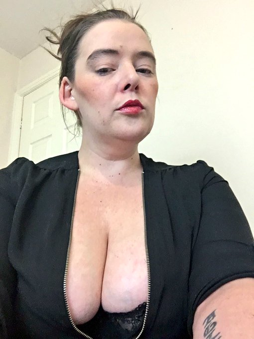 Cleavage to get lost in! Come say hello to me now on https://t.co/01CokLJXs3 #femdom #submit https://t<a href="/tag/femdom"class="tags"><span>#femdom</span></a><a href="/tag/submit"class="tags"><span>#submit</span></a>