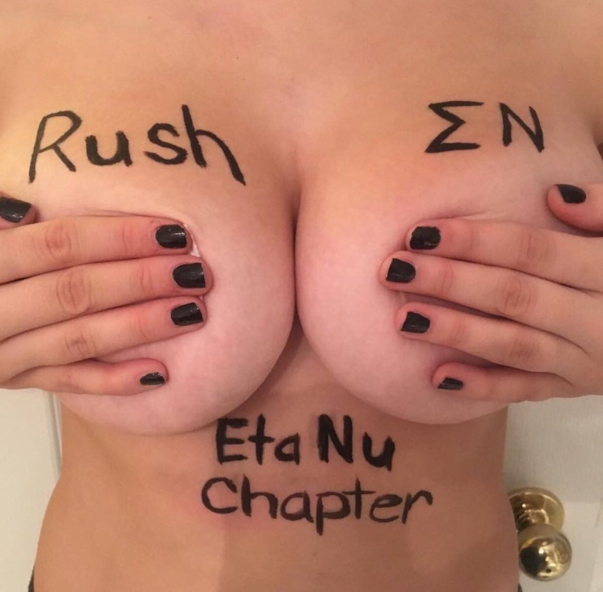 WeekendSchemers's tweet photo. Cajuns bringin' the Monday FLAMES with the #RushTits. πΆπΆ https://t.co/3zXpqsk6LH