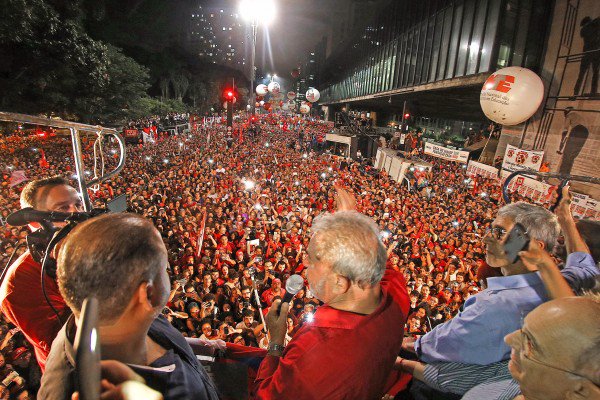 ptbrasil's tweet photo. P/ @joaodanielPT PT é maior partido da esquerda e conta c/ maior liderança da história do Brasil: @LulapeloBrasil https://t.co/p4fzbCWlSp https://t.co/bm2U70whuQ