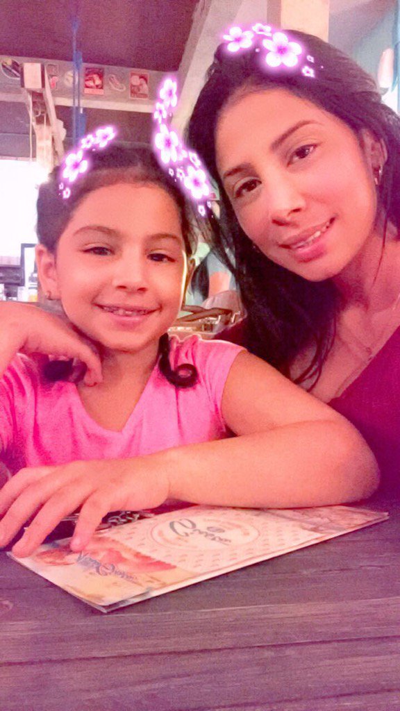 yannua's tweet photo. 👸🏻💓👸🏻Amor puro sin más q pedir gracias a dios x está dulzura de hija 💓💞te amo mi bb hermosa 💓😘👸🏻 https://t.co/GPFDsPtjyP