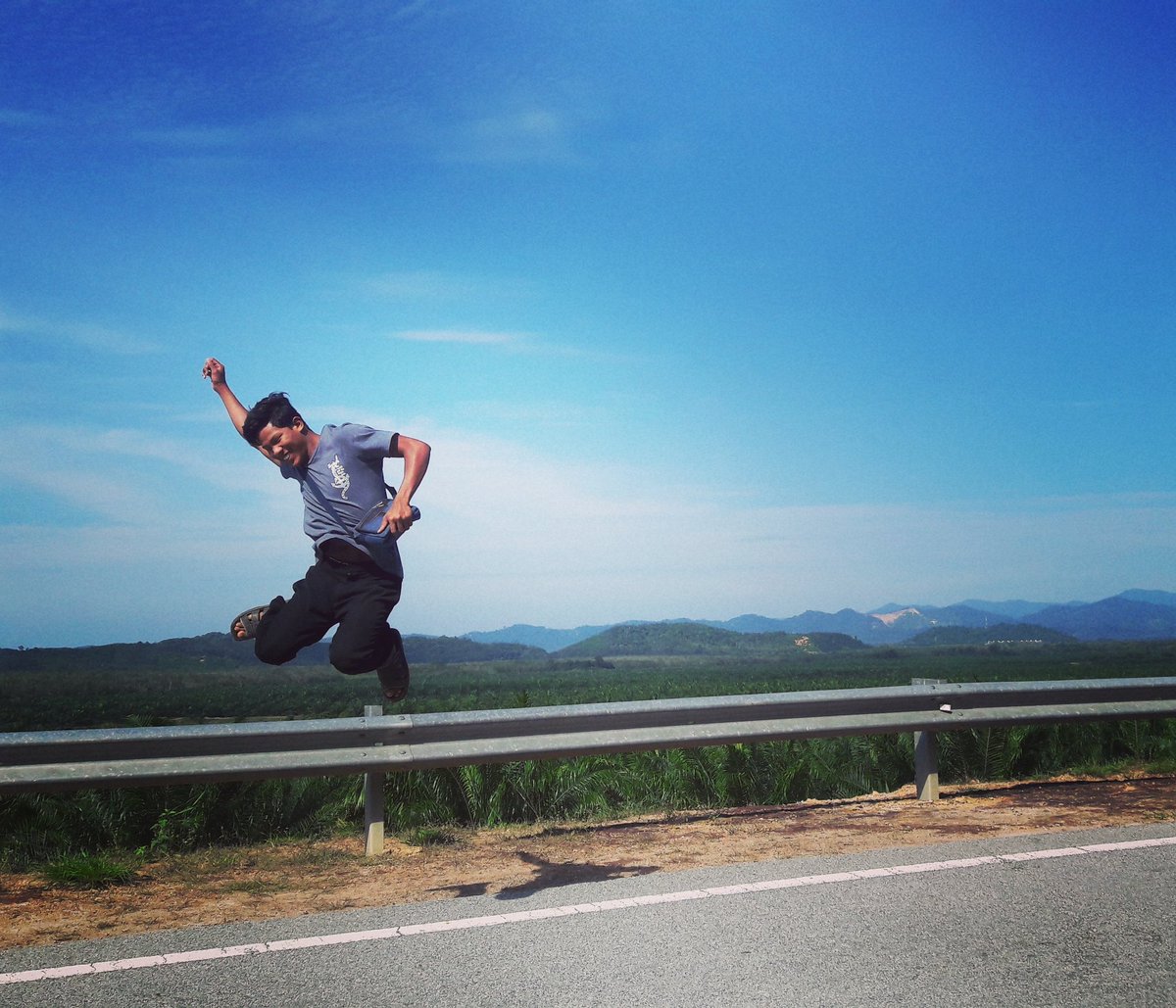 sshuk86's tweet image. Night geng.. terbang rawang kite malam nie..