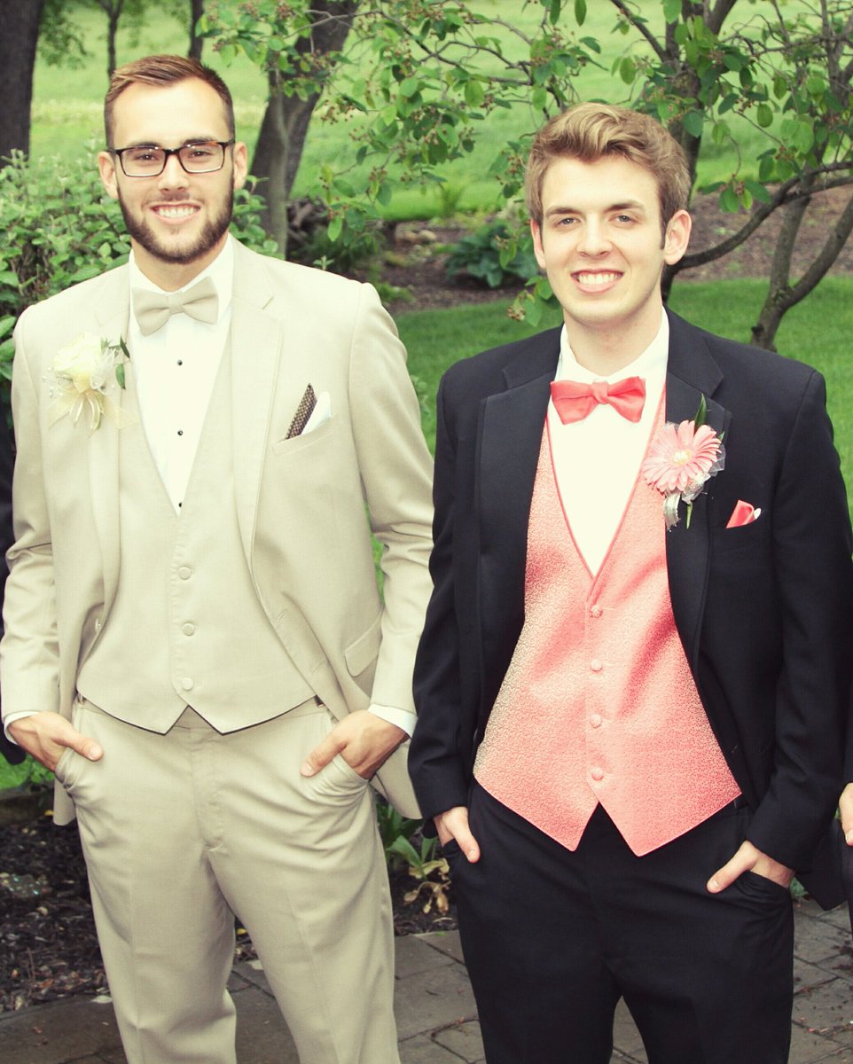JaretAnderson's tweet photo. Happy birthday fam @_JoshKozma have a good one https://t.co/IHQE49iG35