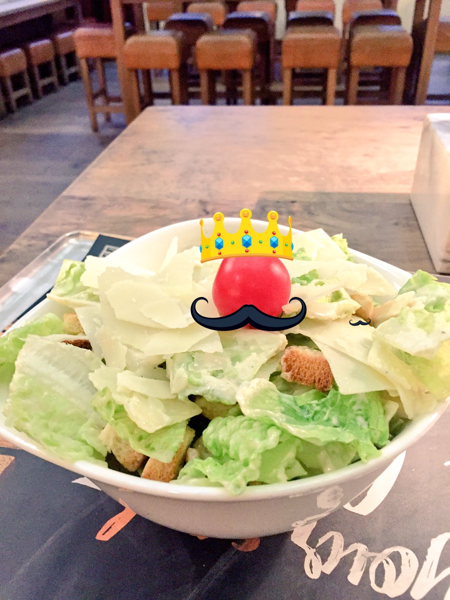 FrauKrause's tweet photo. Schnell noch was futtern. Ab 19 Uhr dann #goldeneblogger https://t.co/SONv7C3IOs