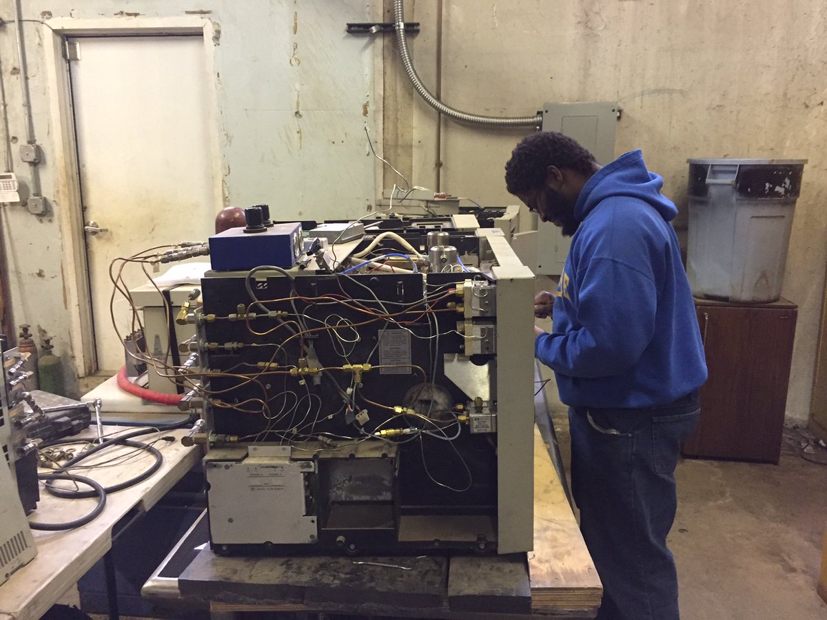 s2c2inc's tweet photo. S2C2 customizes each Gas Chromatograph (GC) with our Membrane Interface Probe system. Customized for the best data #MembraneInterfaceProbe https://t.co/Ga1CfG9LUK