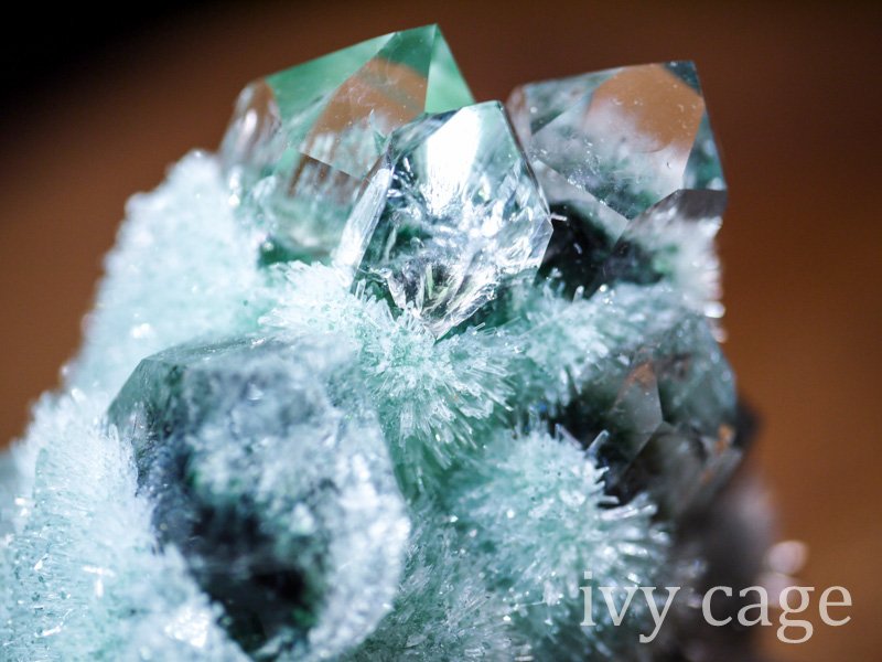 噂の人工水晶by中国を入手(｀・ω・´) 天然の透明水晶クラスターから