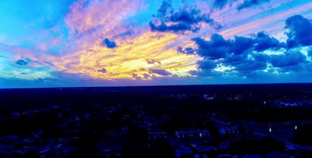 stormtrackertom's tweet photo. @petemaldon @bn9weather @BigJoeBastardi Amazing sunset drone shot. Time lapse video here.. https://t.co/BmOn4K4Lhn https://t.co/1RgBPPojKV