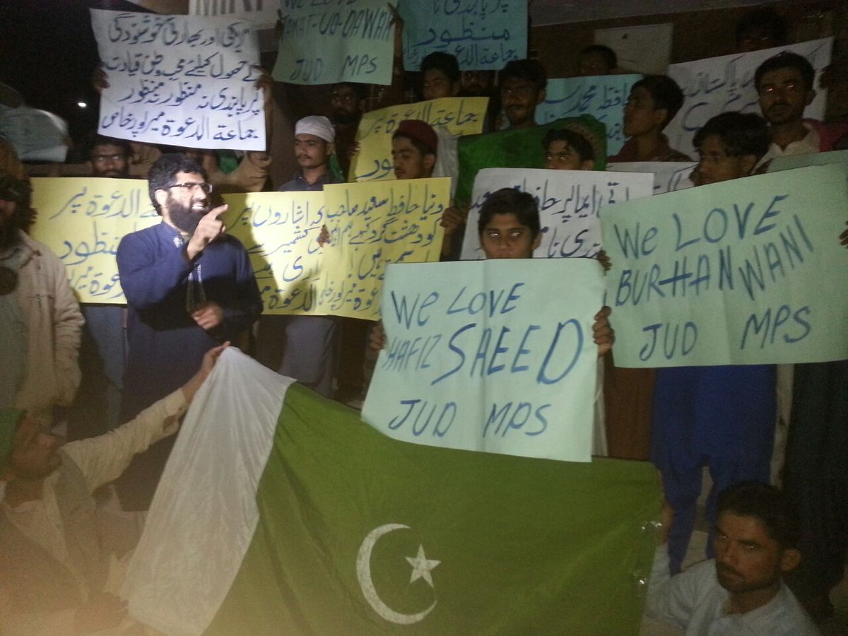 AbuMuaaz10's tweet photo. #OurCrimeKashmir
پاکستان کا بچہ بچہ حافظ سعید ہے https://t.co/F9Mexbd0ap