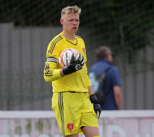 Sheffield United have rejected a bid from Everton for 18-year-old goalkeeper Aaron Ramsdale.