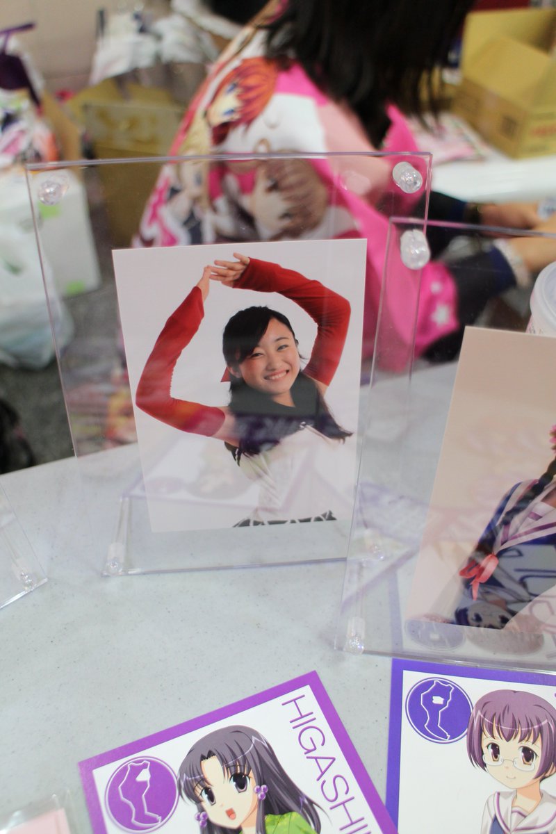 m99if93a's tweet photo. ITF2016⑧ 二日目 地下街
1.即買い!←←←
2.友達が即買い!でもさすがさきあちゃん、他のファンたちも買いたい、あの時ちょっとした喧嘩(?)。幸いいっぱいがある。
3.幸せそうなはるきゃん
4.牛田さんまた変な事をw
#ITF2016 #知多娘 https://t.co/Mcw25J8QGh