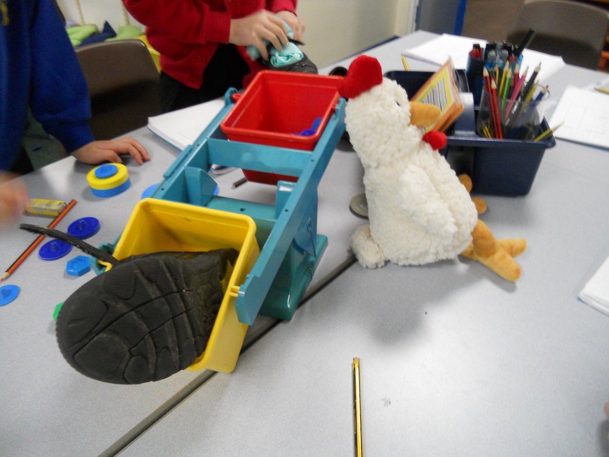 yr3melthamce's tweet photo. Lots of practical work in maths today. What is the mass of a shoe? A pencil? A ruler?
#melthammaths
#mrspeace https://t.co/p5YN6WIoWH