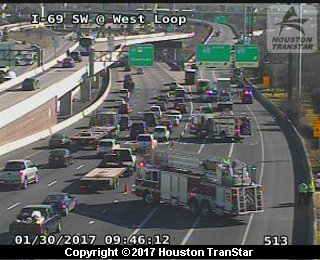 DaleLezon's tweet photo. Inbound Southwest Freeway snared near West Loop for truck crash about 9:30 am. 3 lanes blocked. #houtraffic https://t.co/IgnNOUXdMe