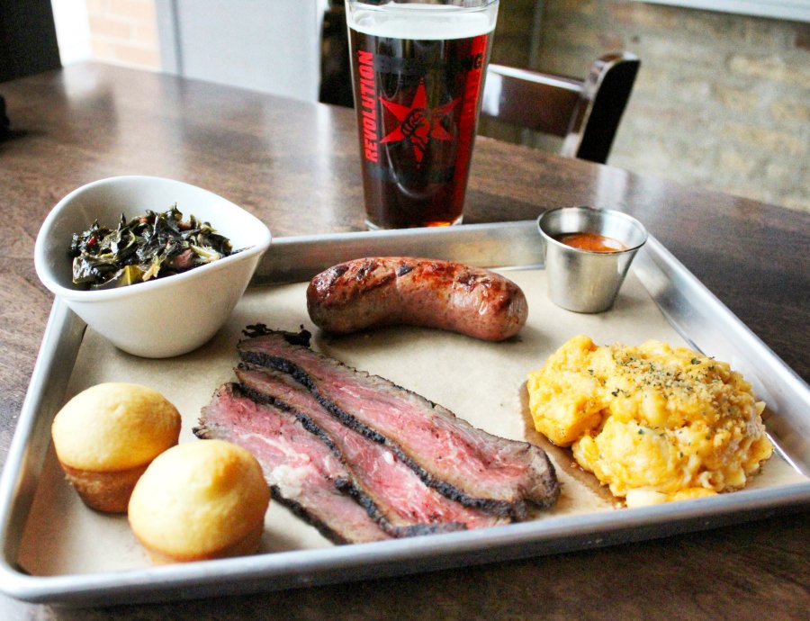 RevBrewChicago's tweet photo. #BeerBQue Monday at the pub! Today's menu: Smoked chicken thighs, Kielbasa, collard greens, baked beans, & bread:
https://t.co/69jcEi7cKy https://t.co/YvydxDbHmp