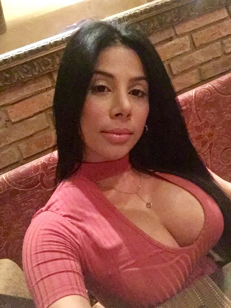 yannua's tweet photo. 👸🏻😘 https://t.co/pNI3mi5fOL