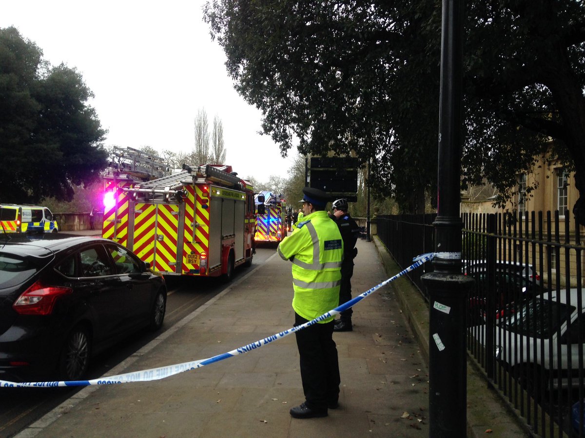 At least ten police cars, five fire engines/vehicles and two ambulances at the scene oxfordmail.co.uk/news/15057854.…