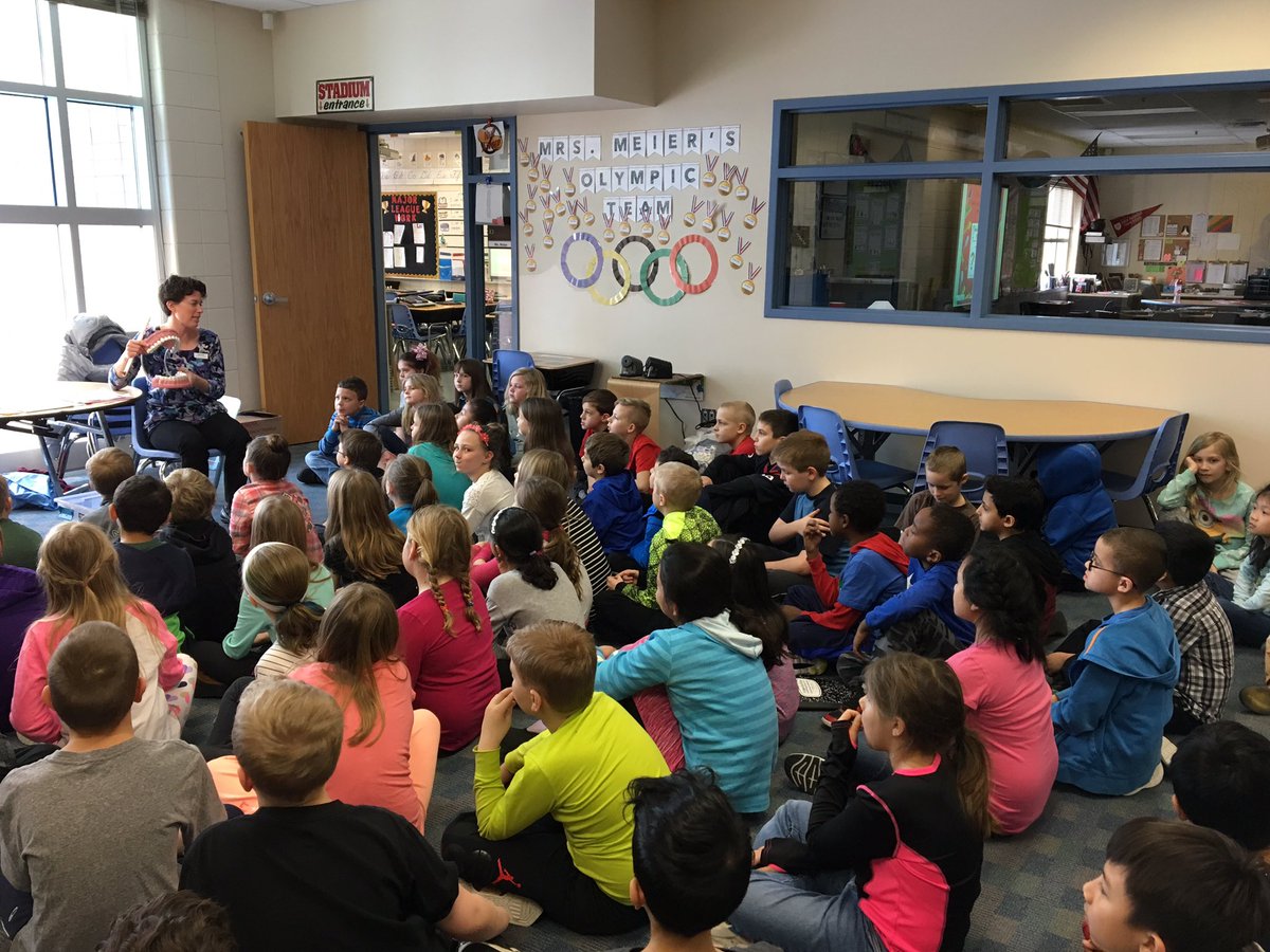 MsWoldsClass's tweet image. February is Dental Health Month. Starting our day off by learning how to keep our teeth healthy! #SLPPantherProud #DentalHygiene