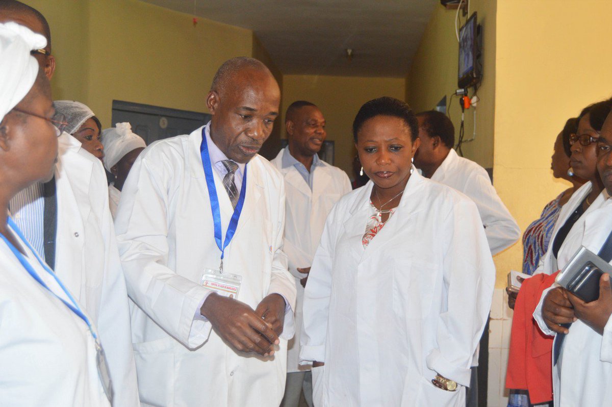 Visite de l'hôpital de base Makélékélé:
« L’infrastructure nécessite des investissements importants » a constaté Mme la Ministre