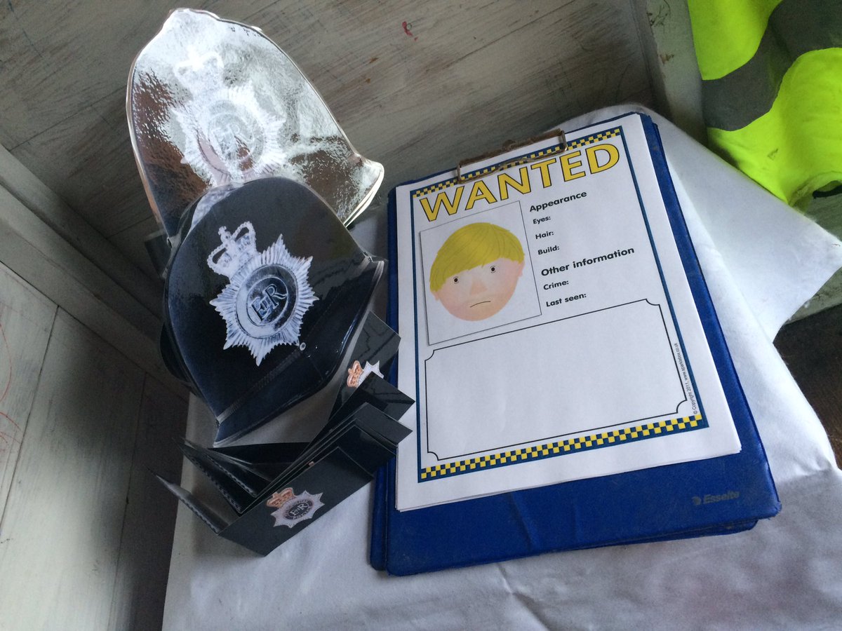 MrsKGMiles's tweet photo. @EssexPoliceUK role play for the children today #EYFS https://t.co/4PyQiVFe4K