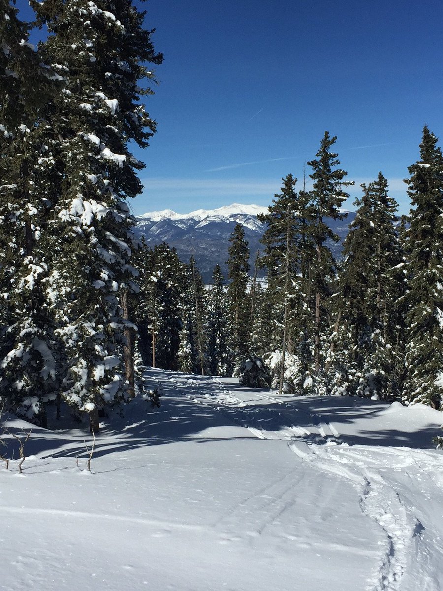 AngelFireResort's tweet photo. Crisp New Mexico blue skies and views of Wheeler Peak! Powder turns to still be had on Baa-Da-Bing. #nmtrue #daysworthsharing #afresort https://t.co/A3xQMcgdoW