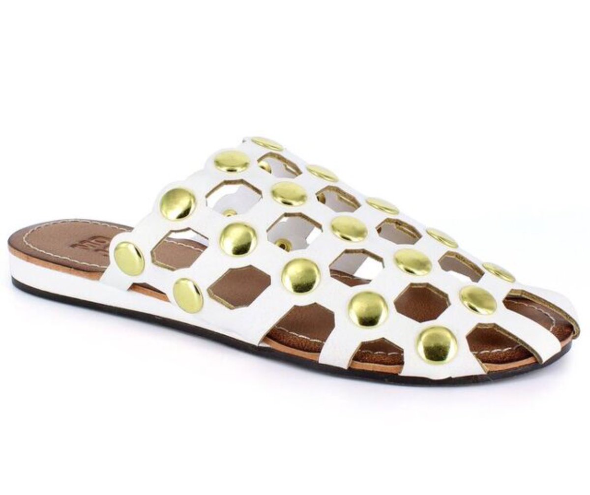 mojomoxyshoes's tweet photo. How would you style her?! ❤️ #styleme #fblogger #newshoes #yourfashion #mylook #fashion #footwear #design #mojomoxyshoes https://t.co/mSlmWtcNch