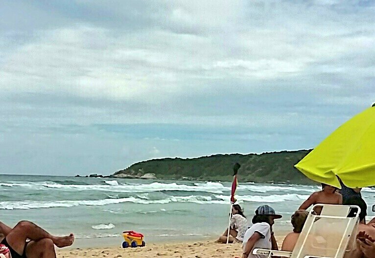 GloriaVintagee's tweet photo. Y un día volvimos a la playa. Nos tendremos sol pleno, pero no nos quejamos. #Praia2017. https://t.co/4cPtjwUgIi