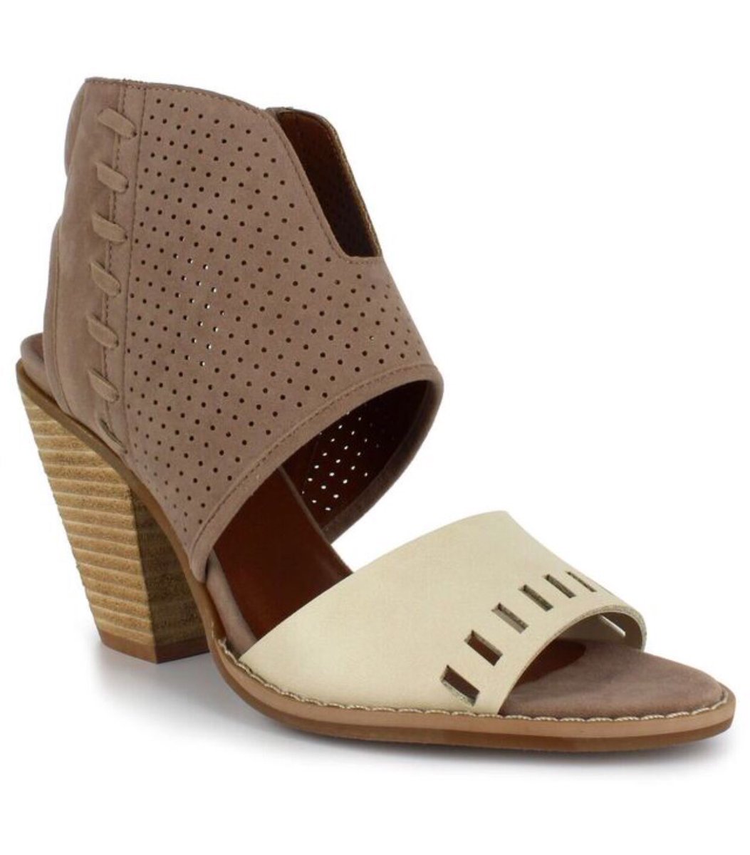 dolcebymojomoxy's tweet photo. How would you style her?! ❤️ #styleme #fblogger #newshoes #yourfashion #mylook #fashion #footwear #design #mojomoxyshoes #dolcebymojomoxy https://t.co/2Gn3HBr651