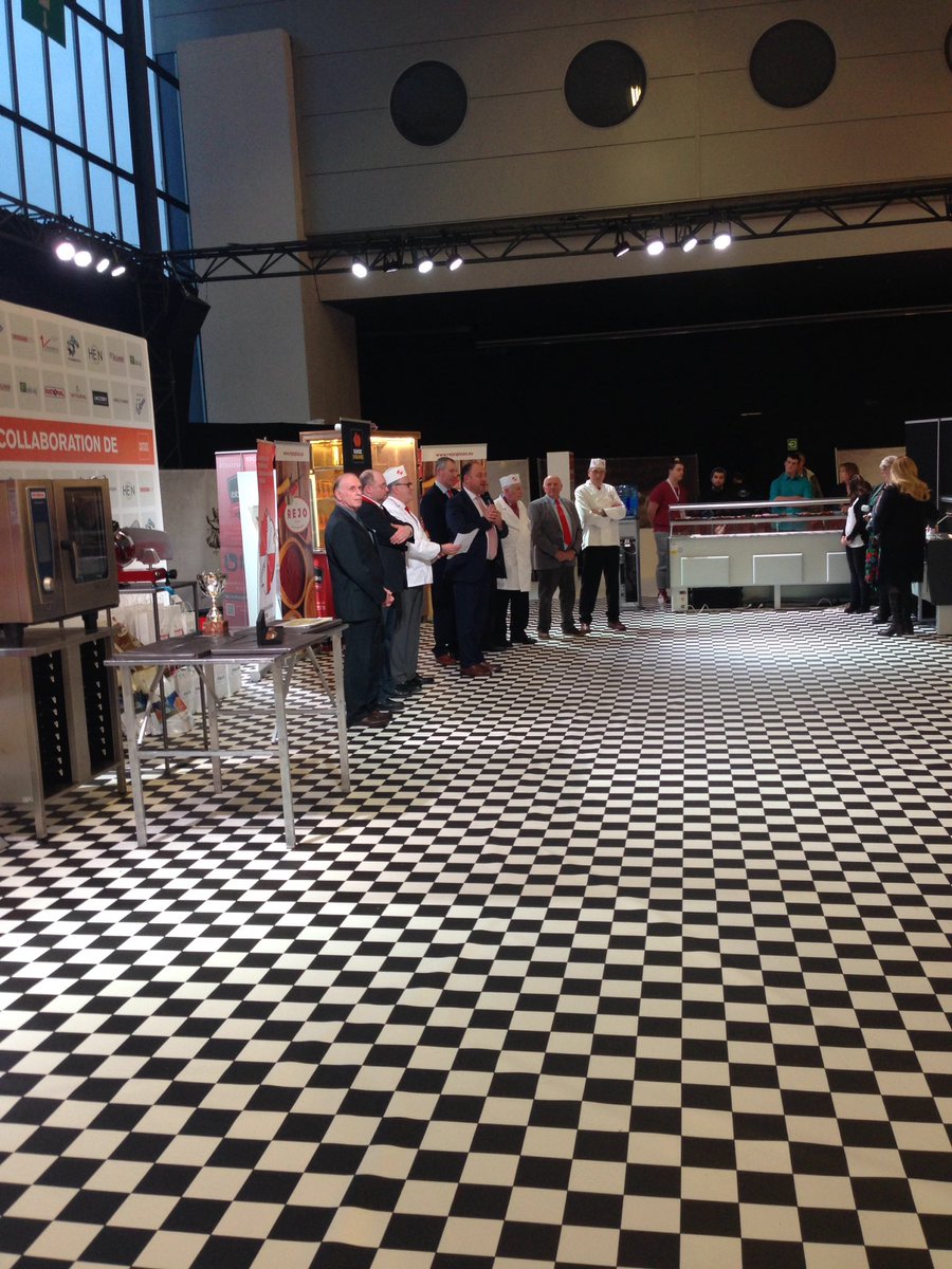 Remise du couteau d'or <a href="/saveurs_metiers/">Saveurs & Métiers</a> avec Willy Borsu