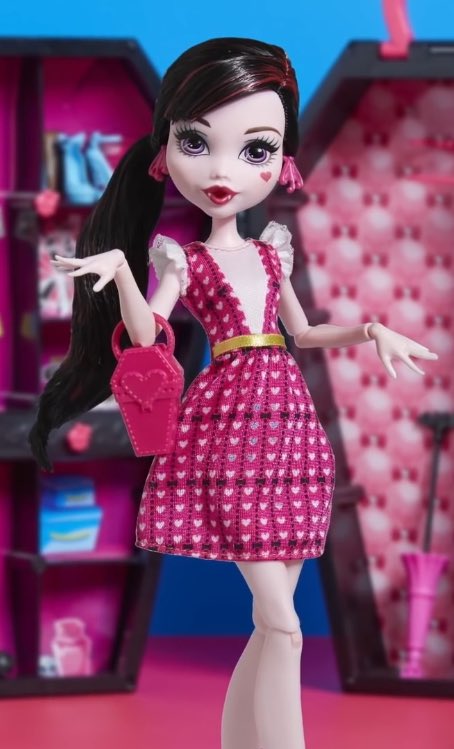 DraculauraOff's tweet photo. Which look do you think could be the best #summerlook ? 💕 https://t.co/YMpdSB4tgn