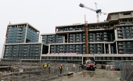 TridelCare's tweet photo. Windows being installed on the 11th floor at #Aqualina at #Bayside. View our latest update at https://t.co/hmM2DouqBs. https://t.co/cyo3mGEpAQ