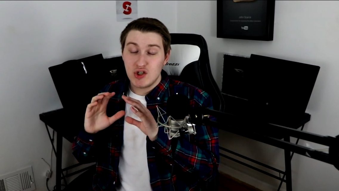 wolfvsgames's tweet image. When ur video buffers on the most weirdest face ever