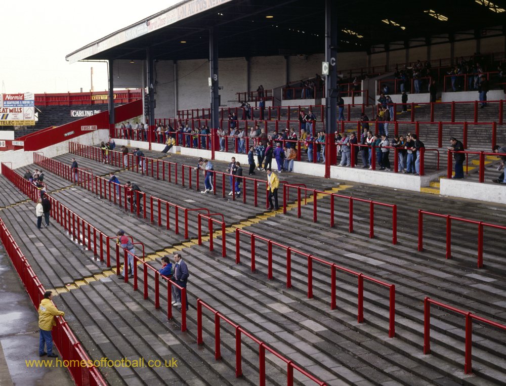 HOMESofFOOTBALL's tweet photo. the Victoria Ground Kop terrace 2 hours before kick-off @STOKECITY year 1992
by Stuart Roy Clarke
#SCFC https://t.co/FpPfsTegw5