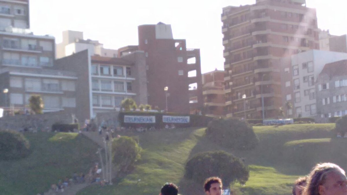 PoliticaRacing's tweet photo. En Playa Varese se pueden ver pasacalles por la campaña a presidente de @MatiasGainzaE. https://t.co/QxGcZDdcVX