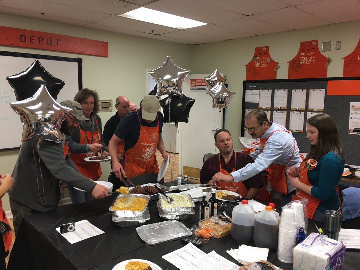 homedepot1130's tweet photo. Awesome Team,,,,, Thank You team 1130 for an AWESOME 2016, looking forward to what this team will do in 2017!! @BobbyBoaenTHD @MikeHD1130 https://t.co/EnZU83ySyt