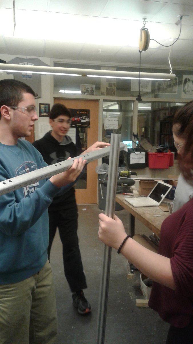 LSrobotics's tweet image. Week 4!!! Almost there! Warrior robotics is crunchin down and hard at work. #omgrobots #firststeamworks