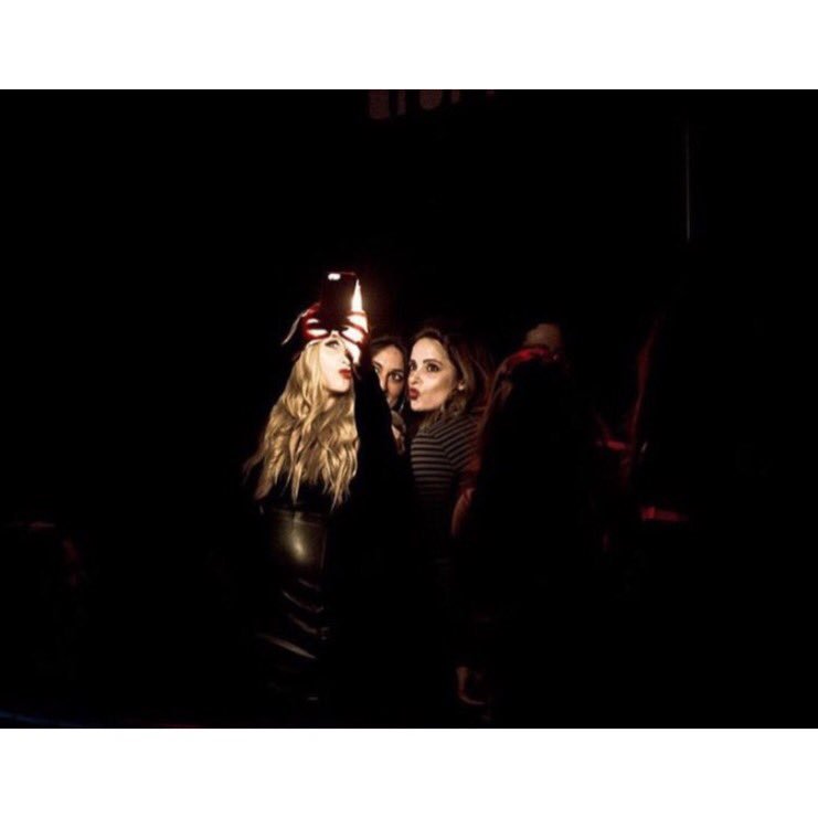 selfielightcase's tweet photo. Brighten up your nights ✨
Our case gives you a djustable lighting at the touch of a button.
Shop yours online. #bloggers #selfielightcase https://t.co/yLT6ZZL86t