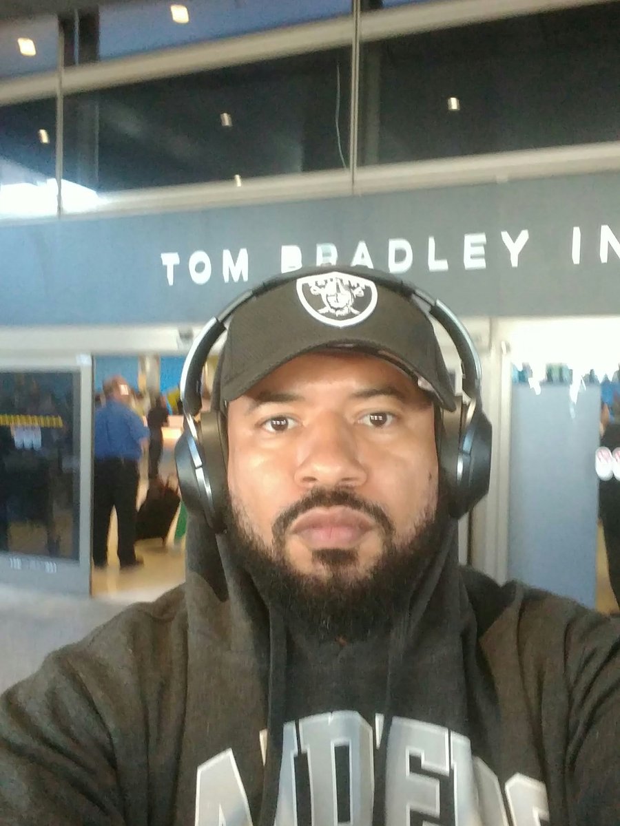 There is NO #MuslimBan just arrived LAX,  no one asked me about my religious faith even though my passport has my Muslim name clearly stated