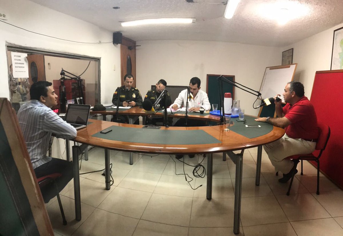PersoneriaVpar's tweet photo. Personero @ponchitocampo en Punto de Vista de @RadioGuatapuri hace pedagogía sobre el nuevo Código de Convivencia @PoliciaColombia https://t.co/g1XWIH10N9
