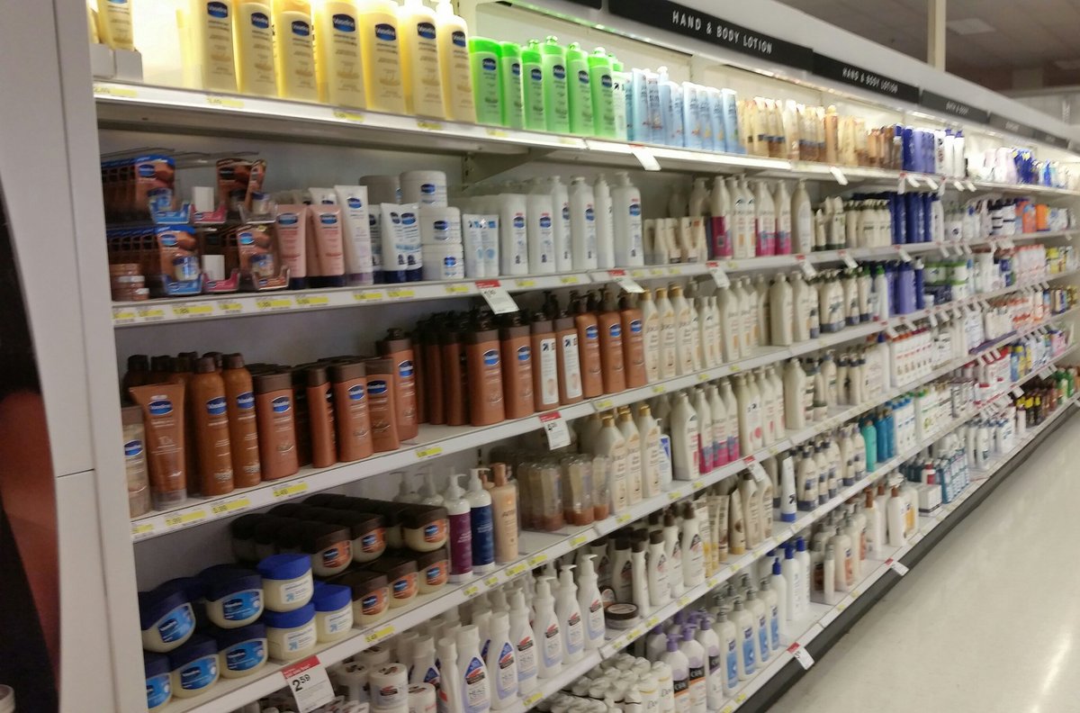 marmcconville's tweet photo. #T1804 loves  the new display holders for the beauty set. @cat10jill @Jagerto @IceIceBurgy https://t.co/lXXzEkj6Qy