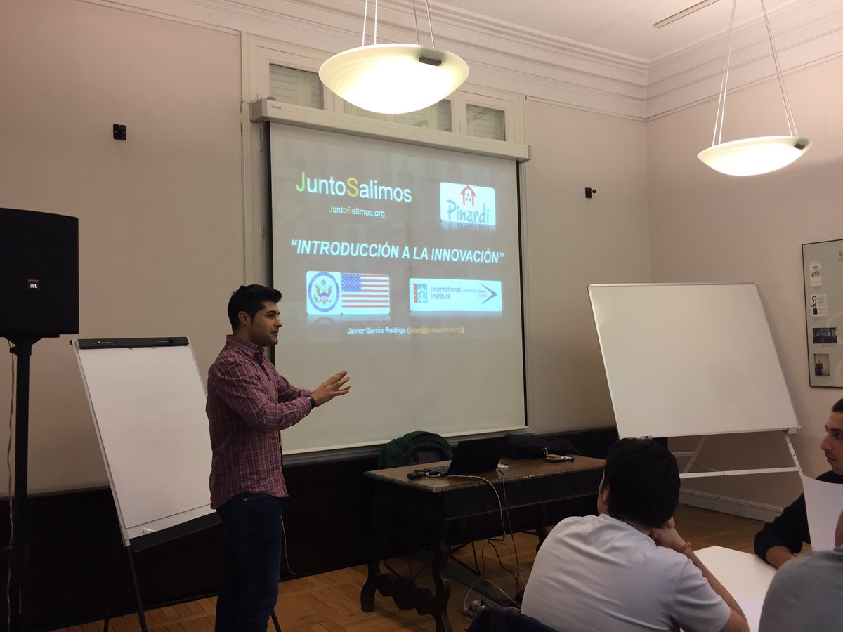 Sesión de introducción a la #innovación gracias a <a href="/USembassyMadrid/">U.S. Embassy Madrid 🇺🇸🇪🇸</a> @Juntosalimos para los chic@os de #1experienciaprofesional