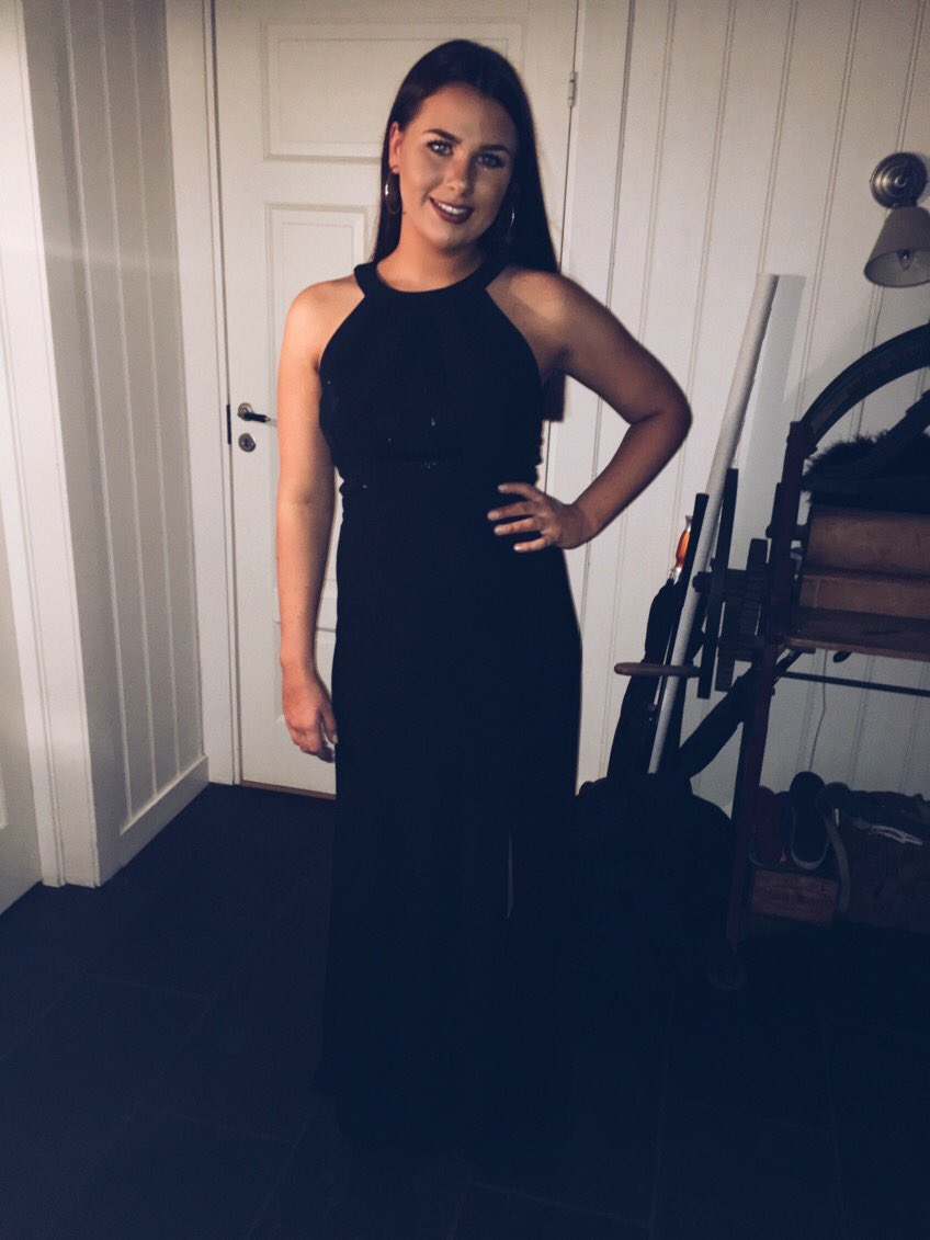 PernilleBast's tweet photo. our last prom </3 https://t.co/zgfufMfqIt