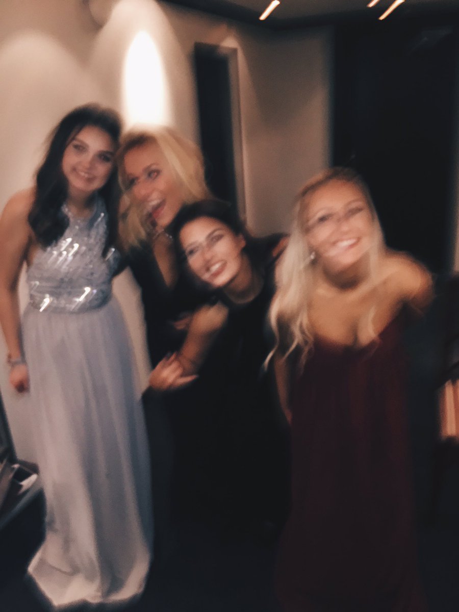 PernilleBast's tweet photo. our last prom </3 https://t.co/zgfufMfqIt